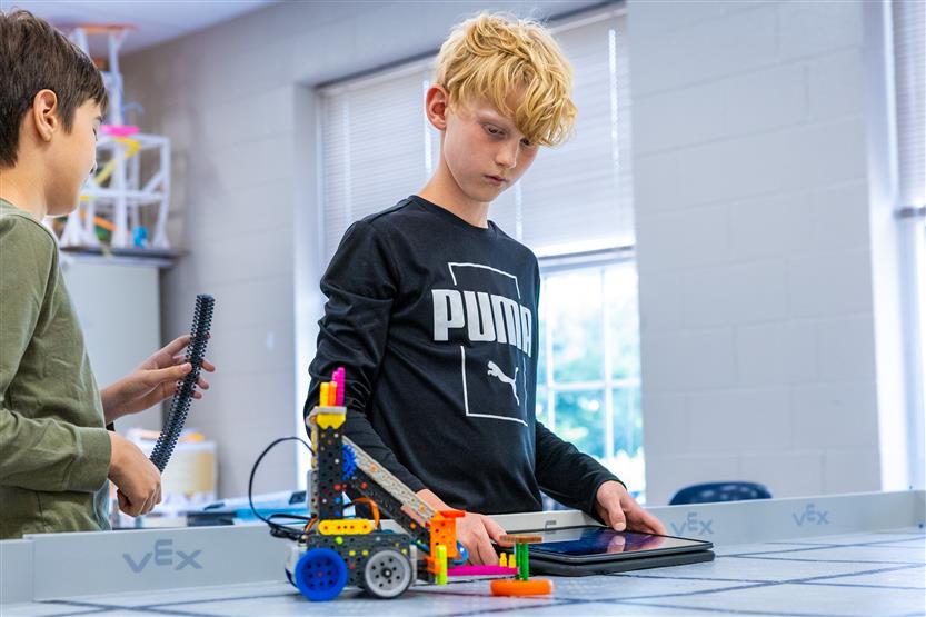 Students build robots
